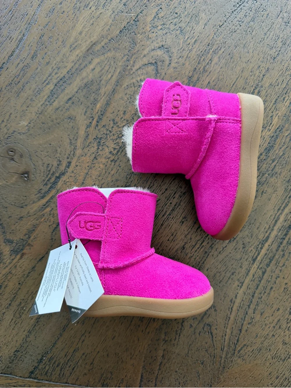 UGG vibrant pink